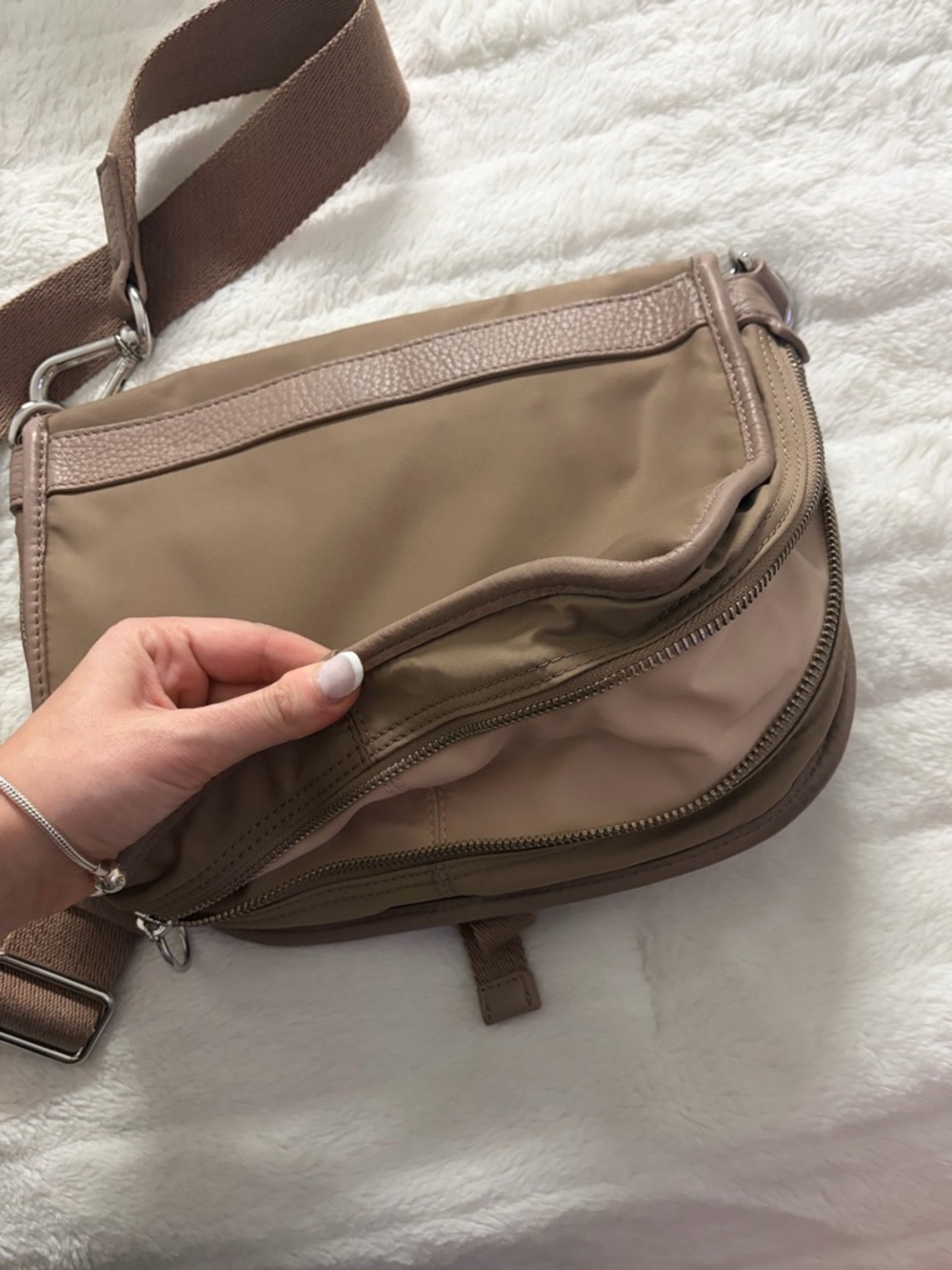 Lululemon Messenger Crossbody Bag - Picture 5 of 7